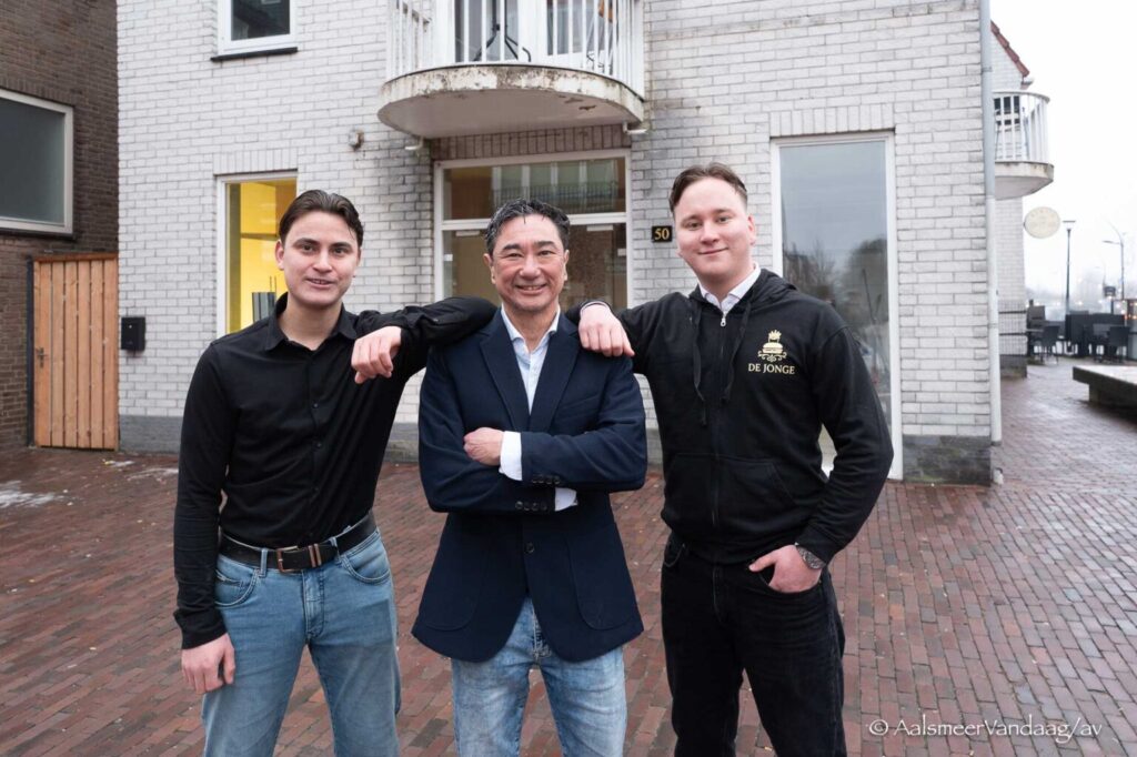 Geoffrey de Jonge met zijn zonen Yoran en Steven van Cafetaria De Jonge in Aalsmeer