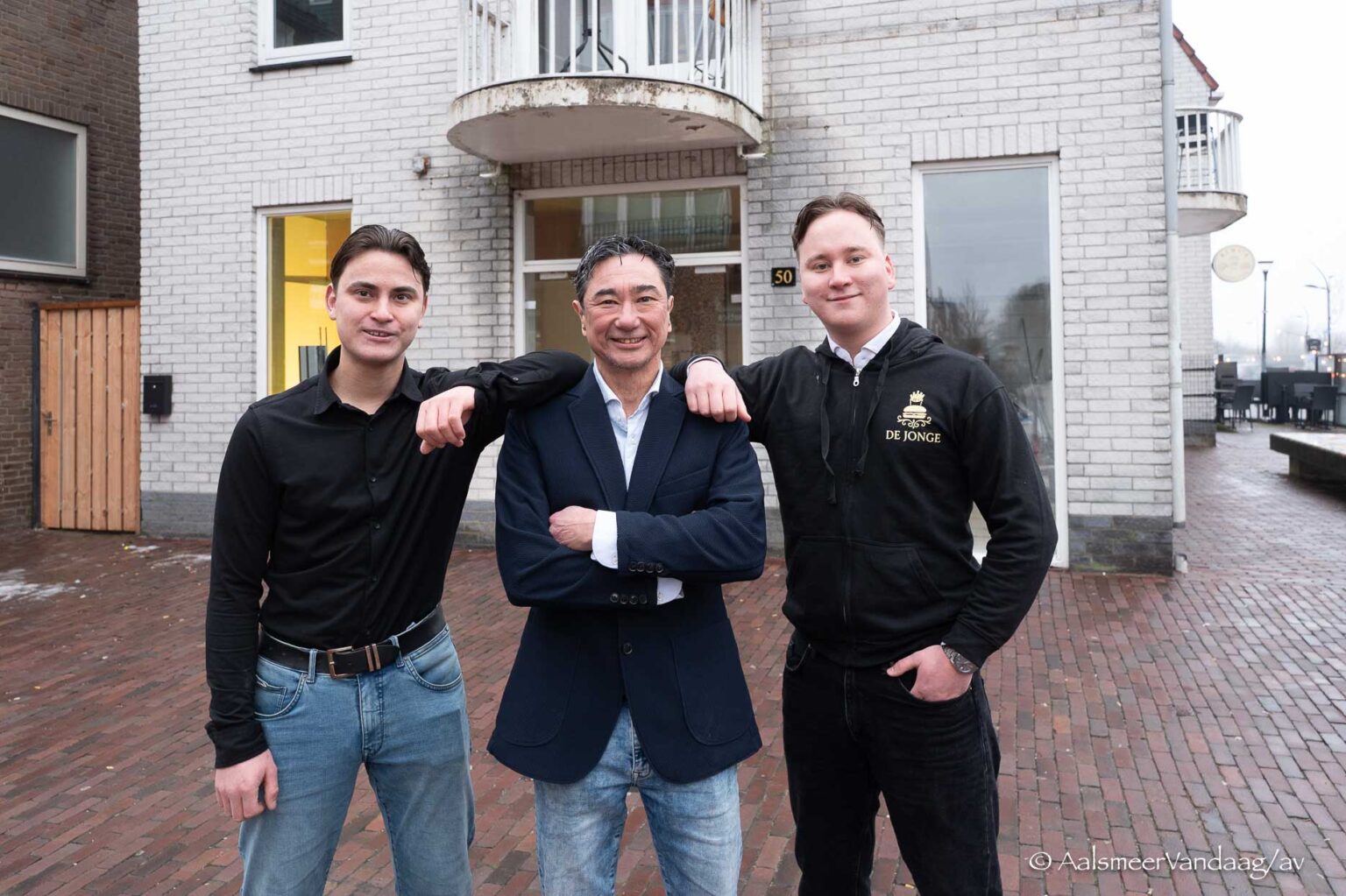 Geoffrey de Jonge met zijn zonen Yoran en Steven van Cafetaria De Jonge in Aalsmeer